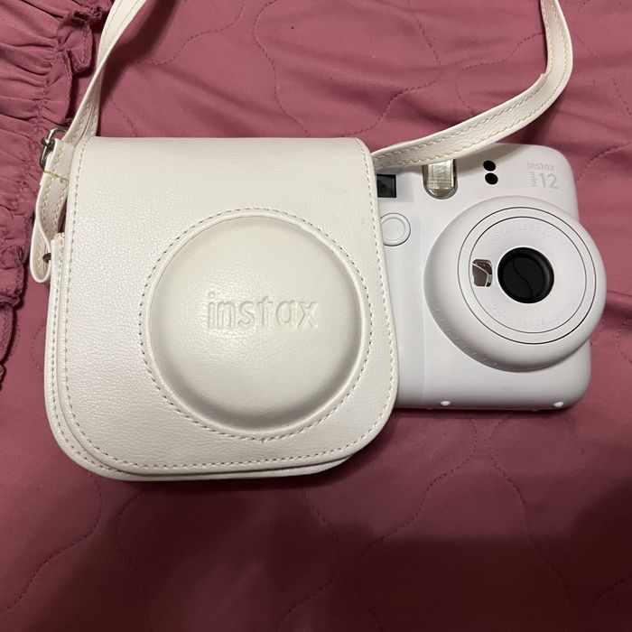 Продам фотоаппарат  instax mini 12
