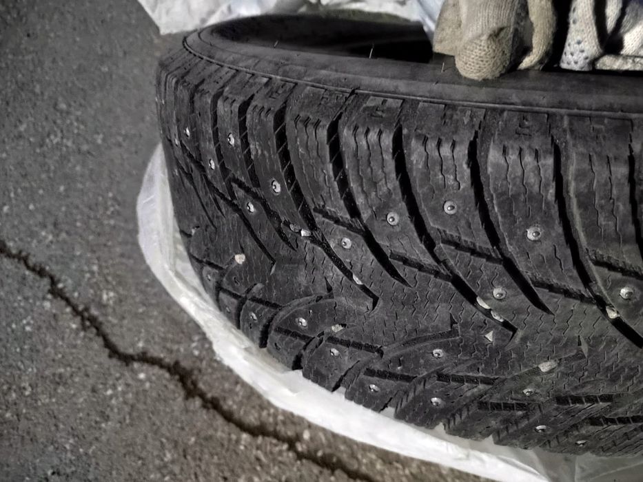 Продам комплект зимних шин
