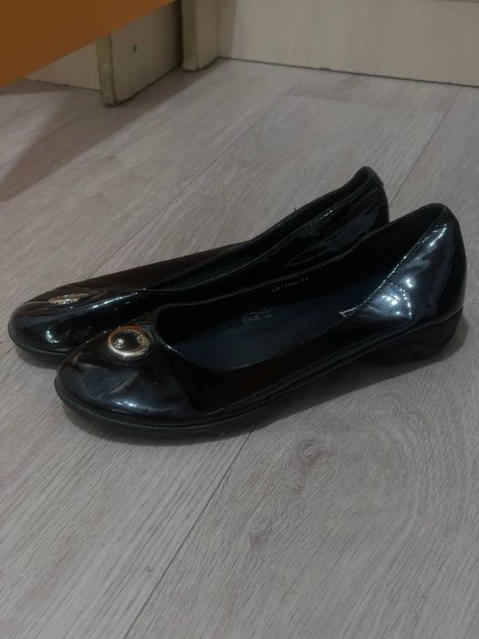 Качественные туфли и кроссовки