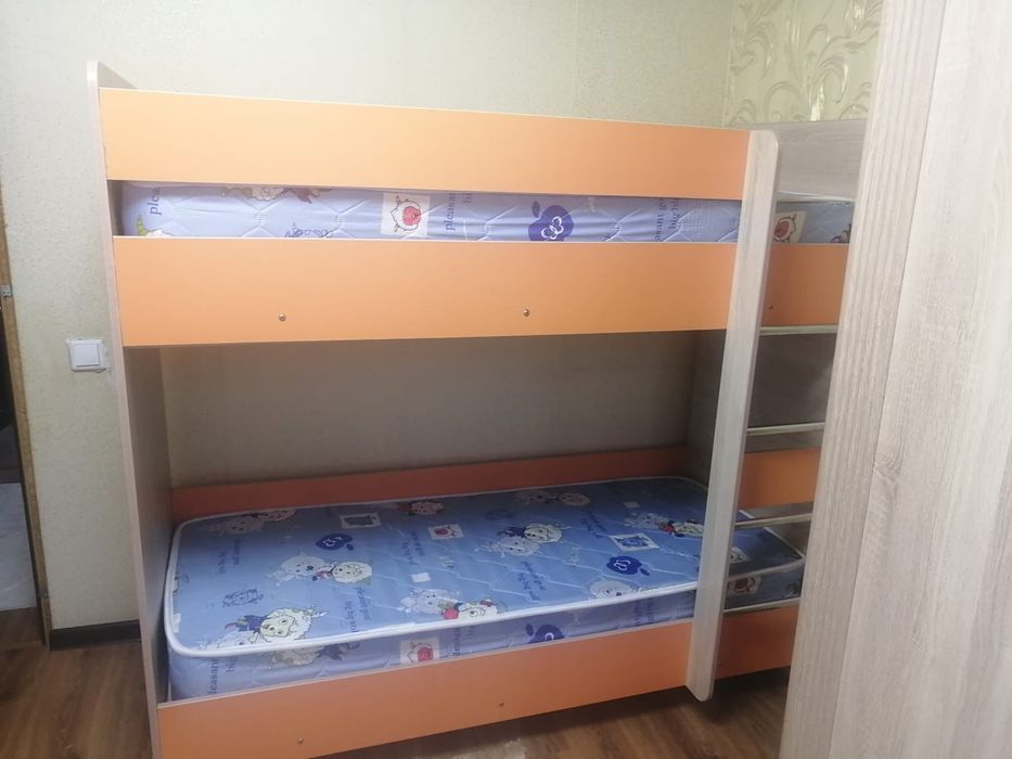 Двухярусная кровать б/у