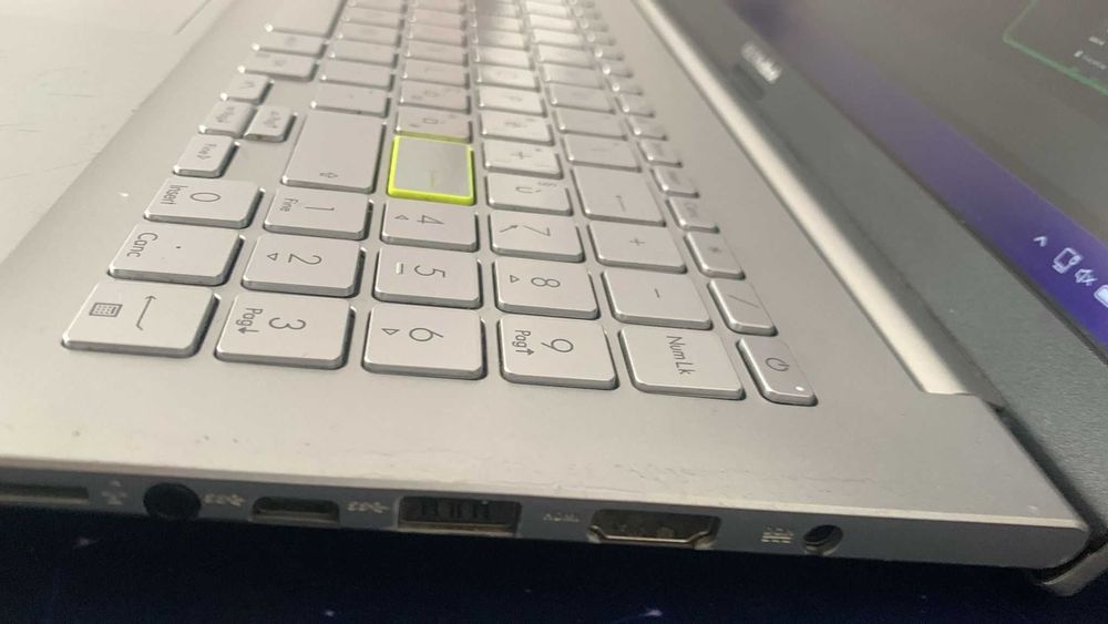 ASUS VivoBook i7‑1165G7  8GB RAM  SSD 512GB  MX350 + Cooler Cadou