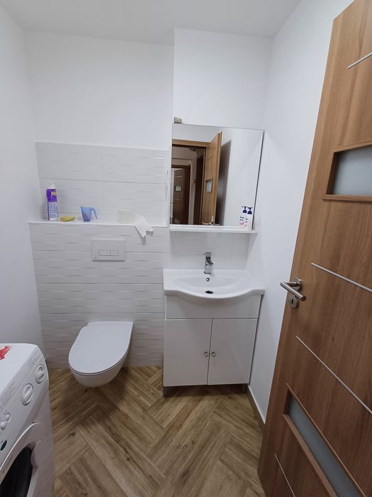 Închiriez apartament 3 camere