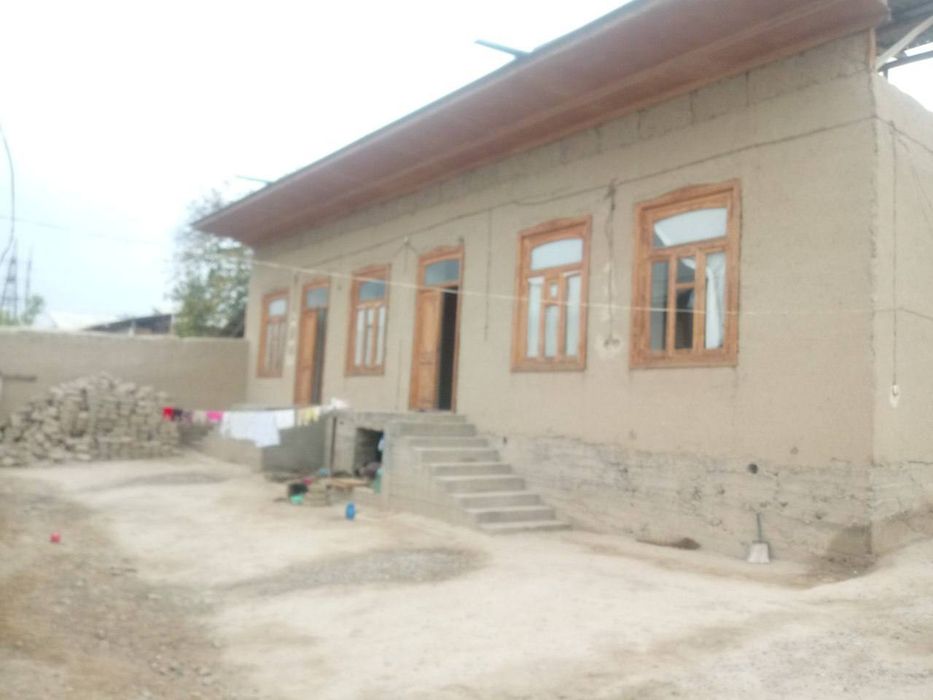 Uy 3 sotiq gaz SUV sevt bor