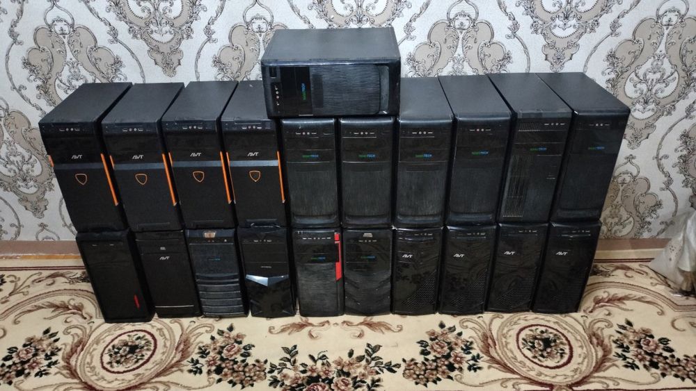 Продаются 16 компьютеров и 18 стульев