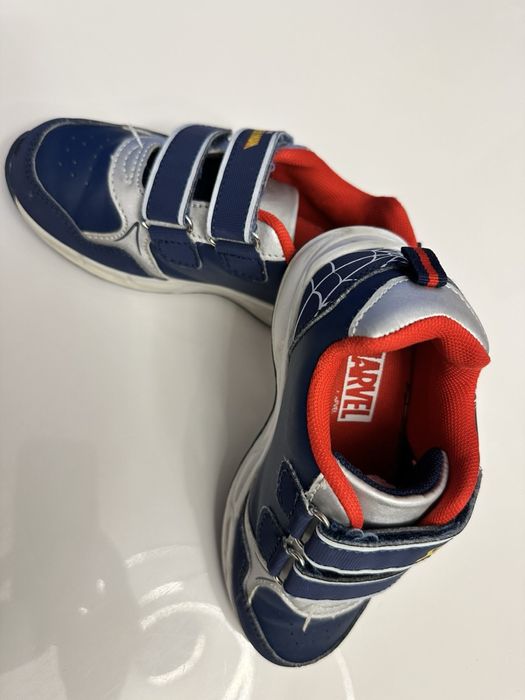 Детски светещи маратонки Spider man и детски маратонки Hulk