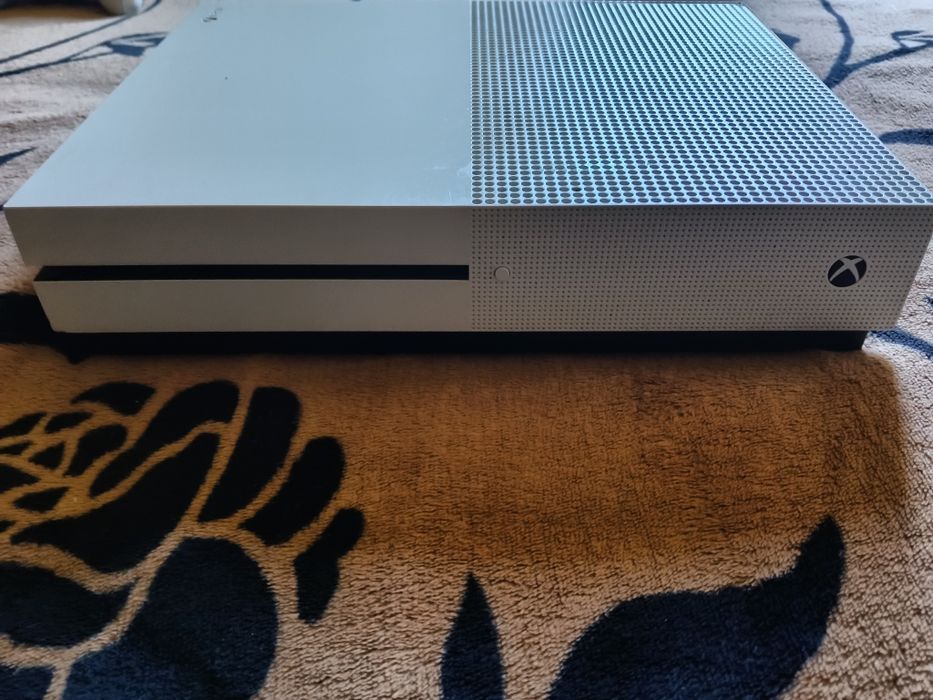 Xbox one s 1tb de GB merge foarte bine