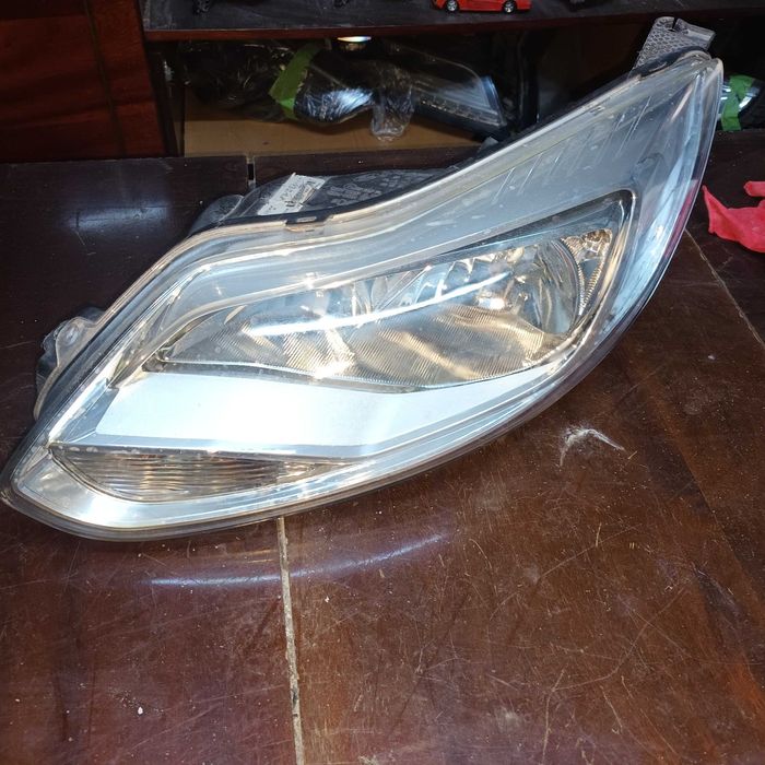 far ford focus 3 stanga fata original