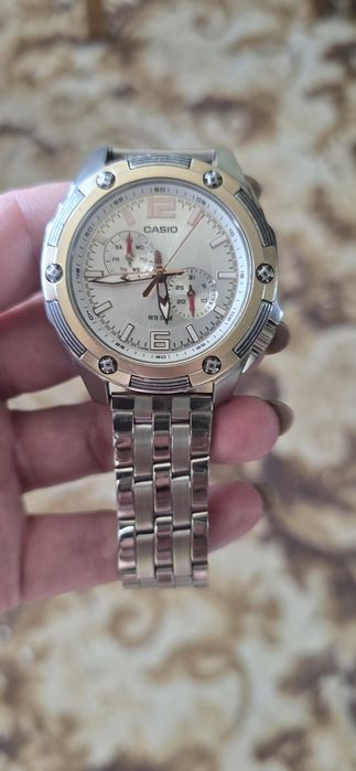 Ръчен часовник casio