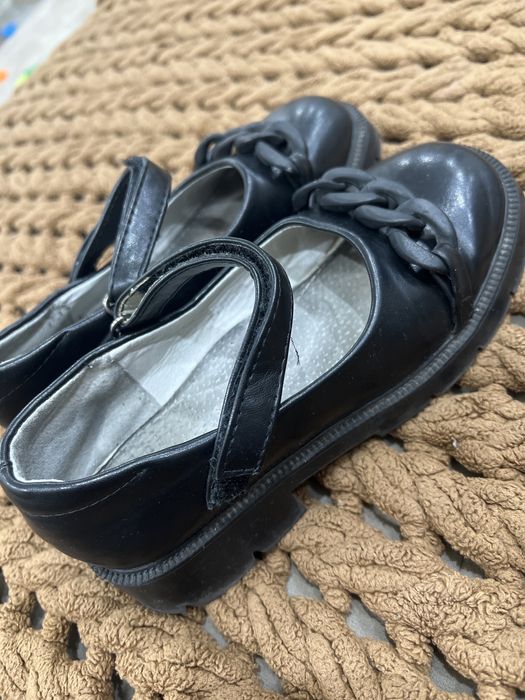 Отдам туфли и босоножки 31-32р