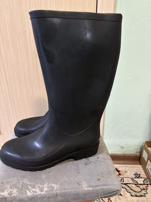 Резиновые сапоги 40раз,42раз, 44-размеры имеется
