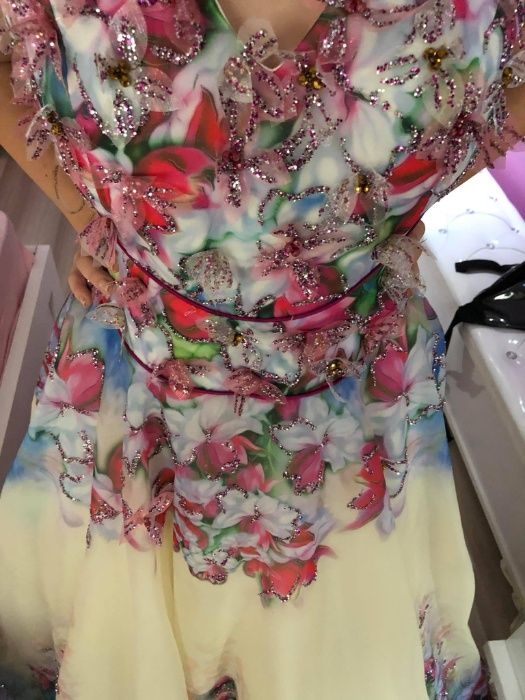 Бална рокля с 3D апликация