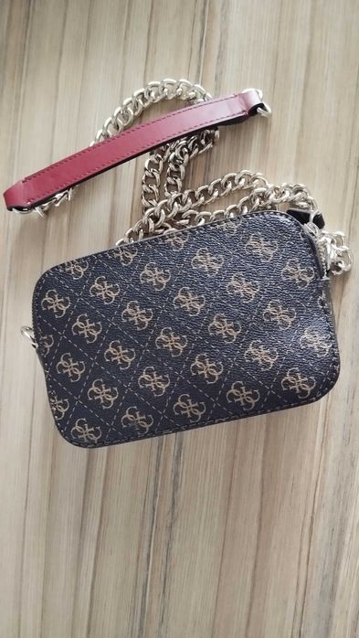 Малка чанта Guess