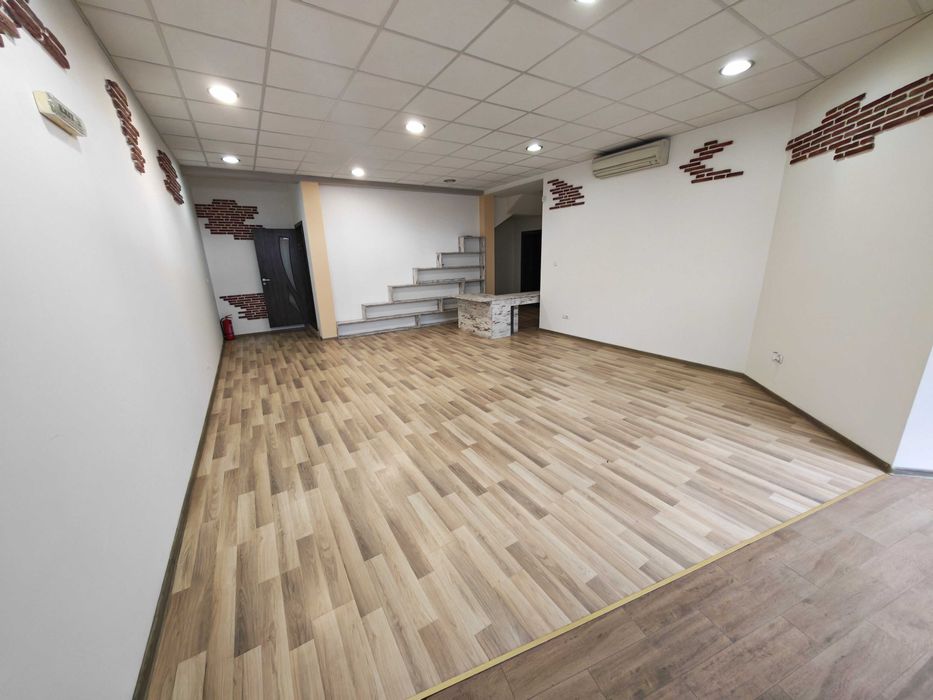 Давам офис 120кв.м. под наем в кв.Изток-Перник