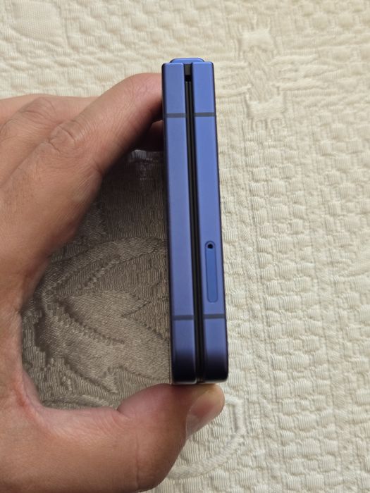 Samsung Z flip 7 blue 256гб 100%