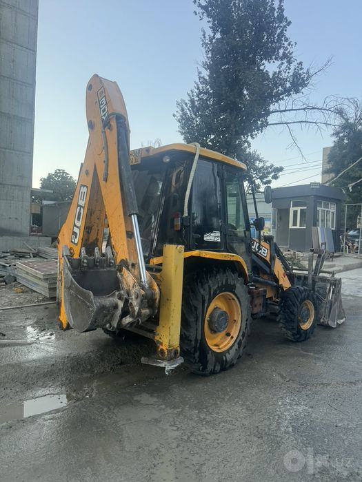 JCB 3CX | 2018 год | 12 600 м/ч | Отличное рабочее состояние