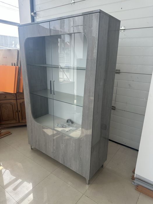 Vitrine  de vanzare