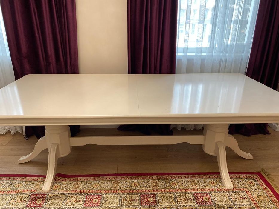 Гостиный стол большой