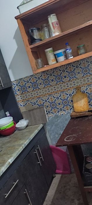 Срочно в Сергелях рядом 4-метро  сдаётся 1 ком.участка 800.000