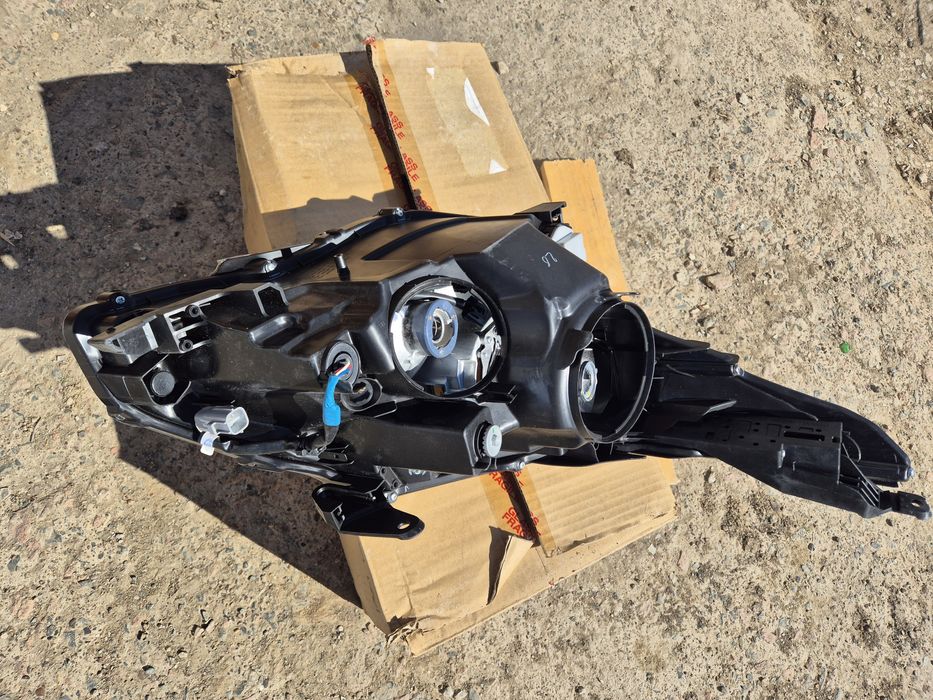 Фара Toyota Avensis 2009г.