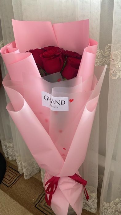 Букет из 5 красных роз.