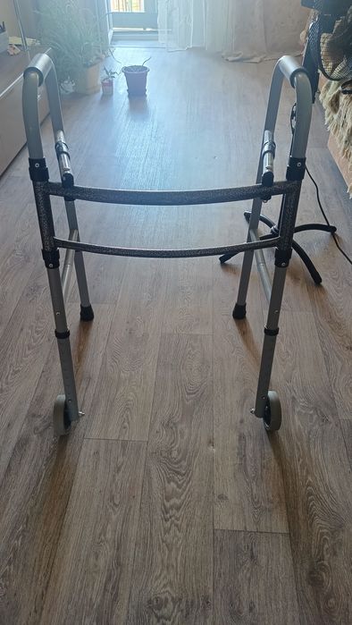 Ходунки инвалидные