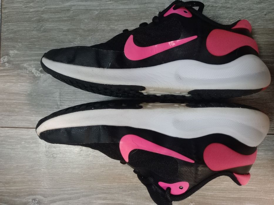 NIKE Revolutoin маратонки  35.5н