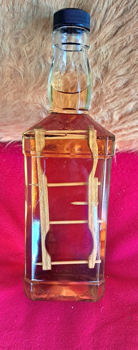 Дървен сувенир в бутилка