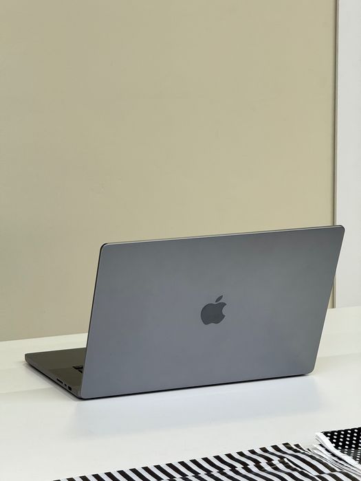 MacBook Pro M1 Pro | 16 GB RAM | 1 TB SSD