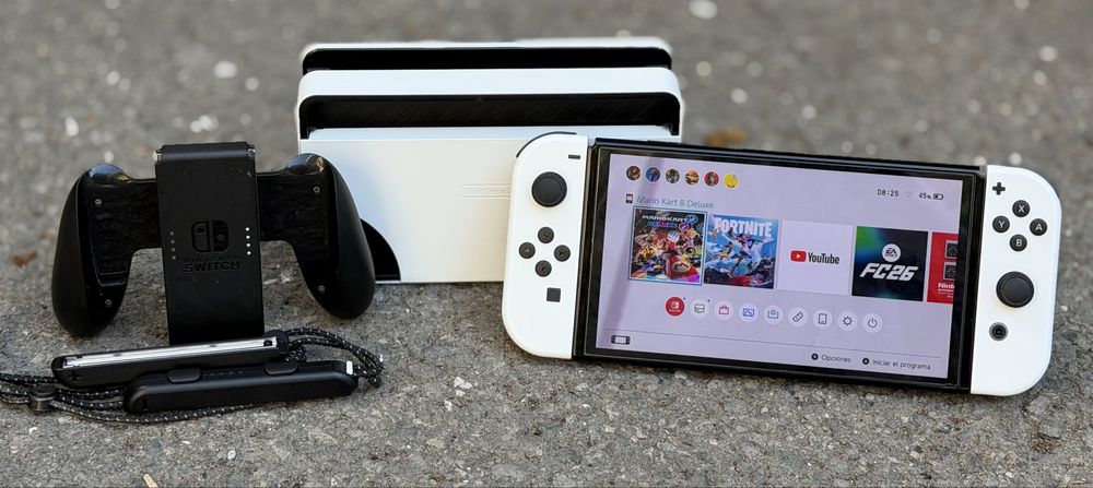 Игрова конзола Nintendo Switch OLED + игра Mario Kart 8 Deluxe + 64GB карта