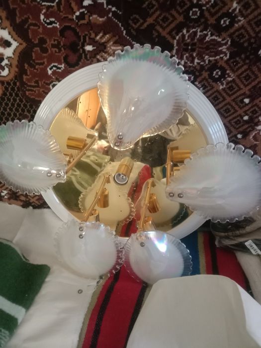 Люстра. Красивая.