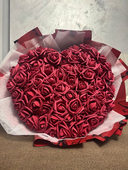 Букет сърце над 60 червени рози