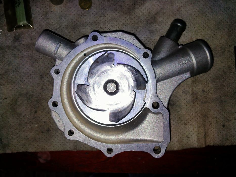 Водяная помпа от Mercedes M111...