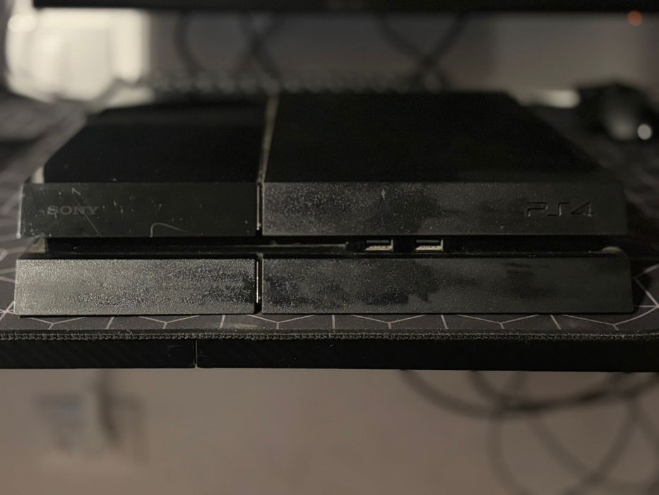 Vând Playstation 4
