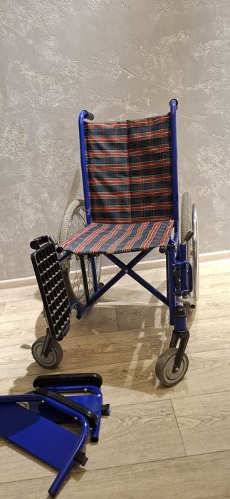 Продам инвалидную коляску