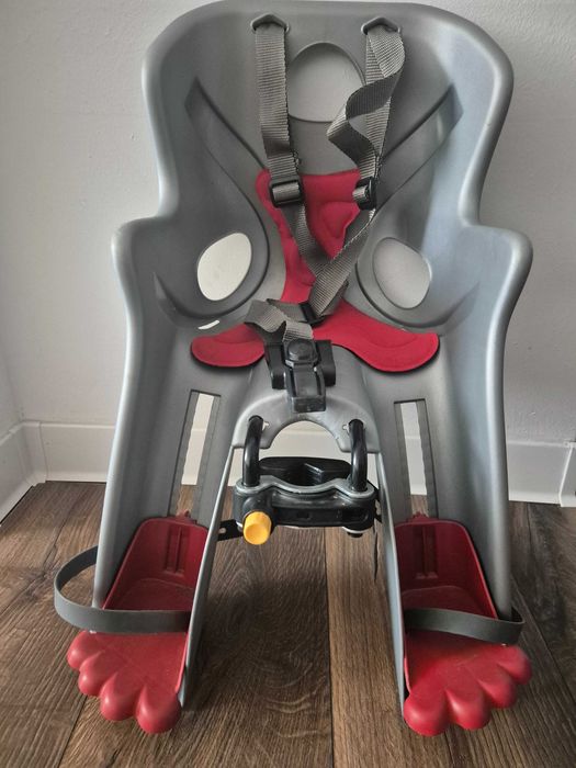 Vand scaun bicicletă.