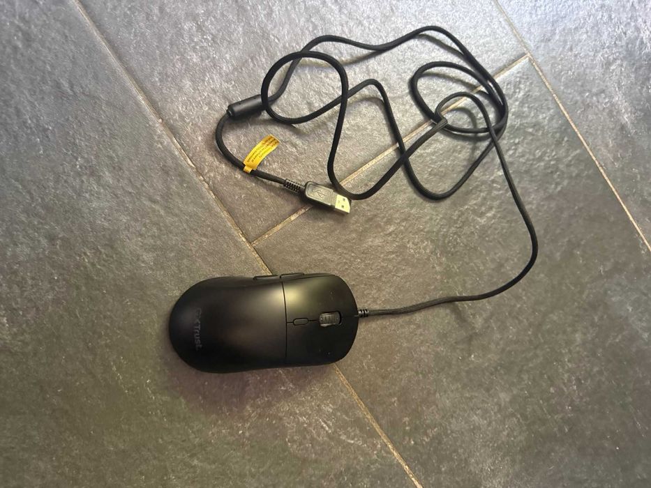 Mouse Gaming Trust GXT cu fir, DPI reglabil, stare foarte bună