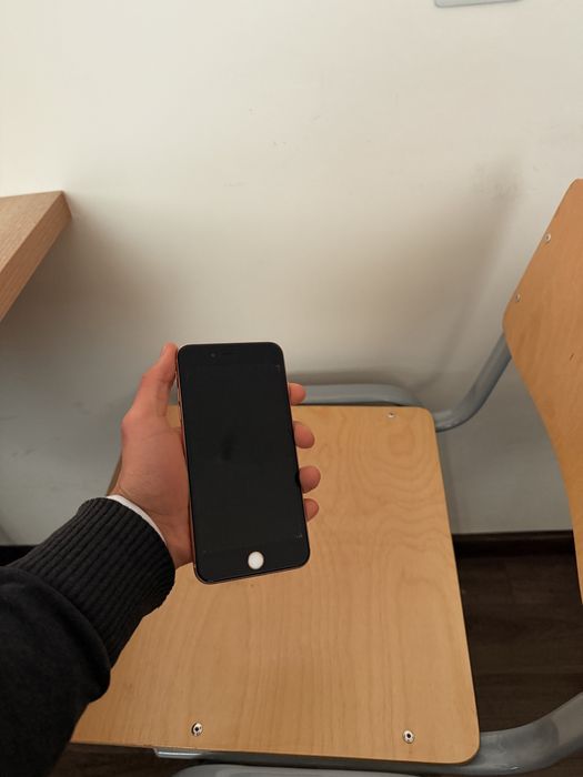 Ипхоне 8+ 64гб сотилади