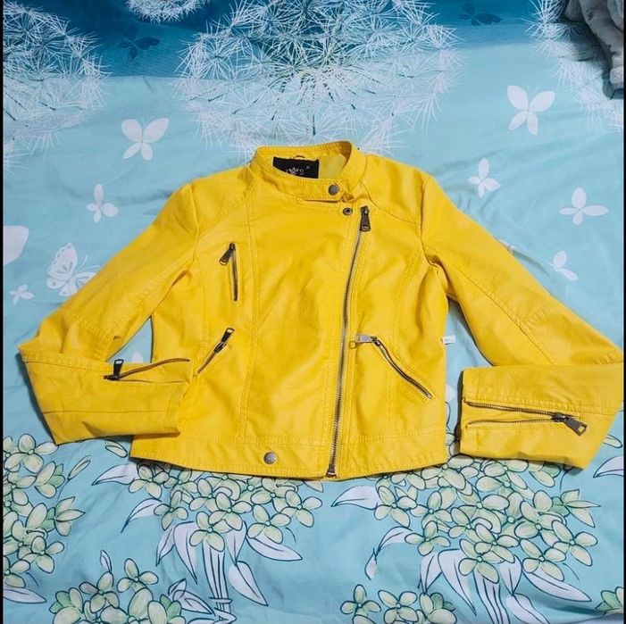 Жълто кожено яке