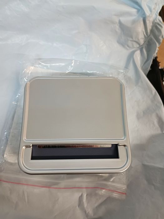 Машинка за свиване на цигари и 2 табакери