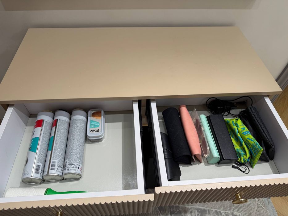 Тумба  и  тримо мебельное изделие