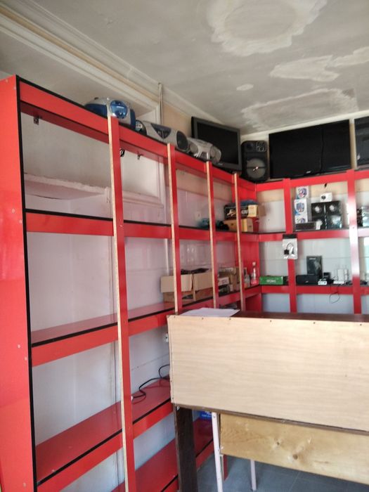 Витрины стелажи как новые