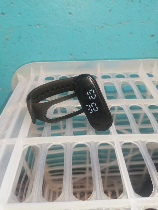 Продаю часы не сенсорные