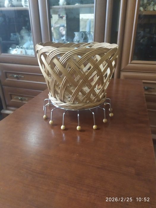 Подцветочник плетёный.