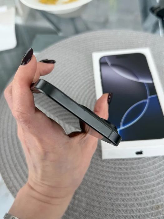 Iphone 16 pro max 256 black в отличном состояние