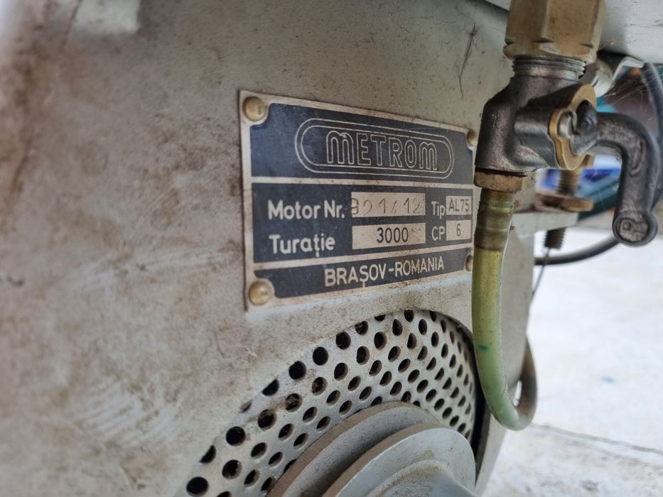 Vând motor pompa benzina funcțional.