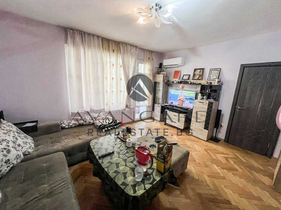Продава се Тристаен апартамент в Пловдив, Кючук Париж - 84 кв.м за 1147 €/кв.м - Снимка #1