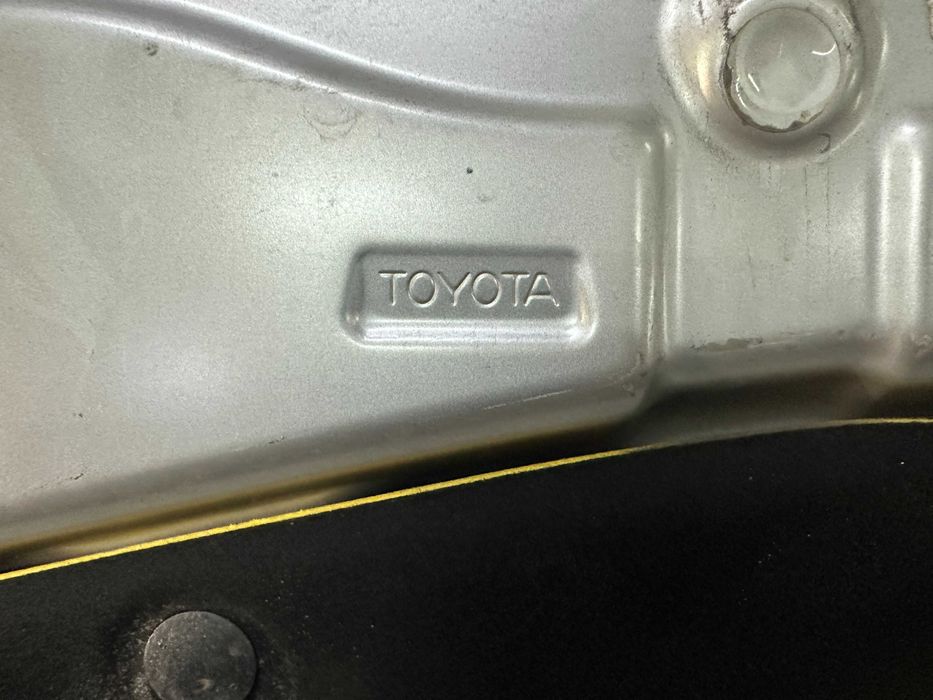 Капот Toyota Corolla E150 Тойота Королла оригинал