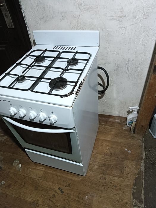 Продам газ плиту