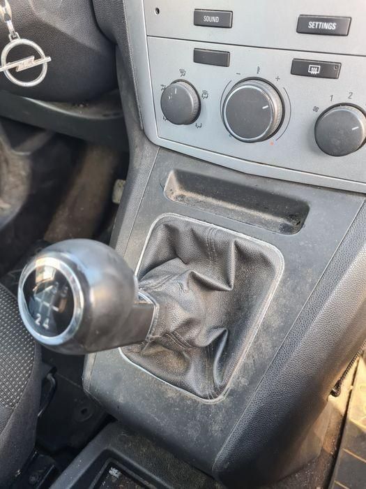 Dezmembrez 1.6i benzina A16XER euro 5 Opel Zafira B