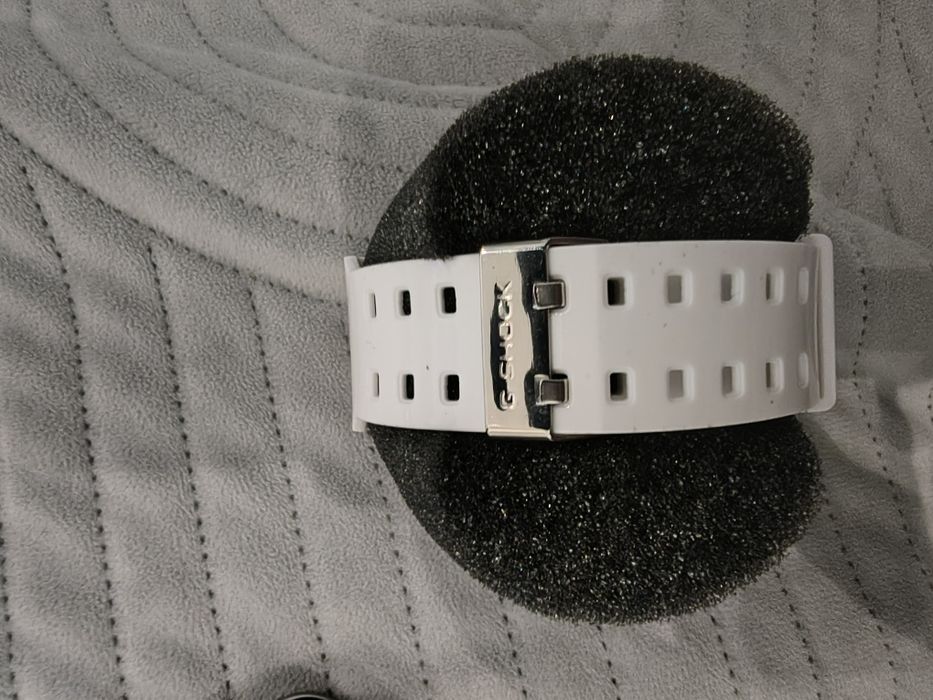 Vând ceas G-shock alb